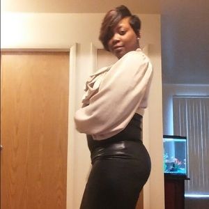 Meet your Posher, Lateria